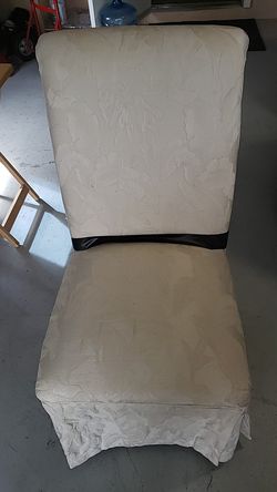 Vanity chair in good condition