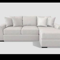 Living Spaces DELANO PEARL SOFA WITH REVERSIBLE CHAISE (Pear white)