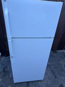 Top and bottom refrigerator 68/28/28