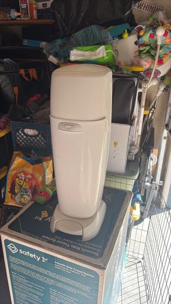 Diaper trash bin