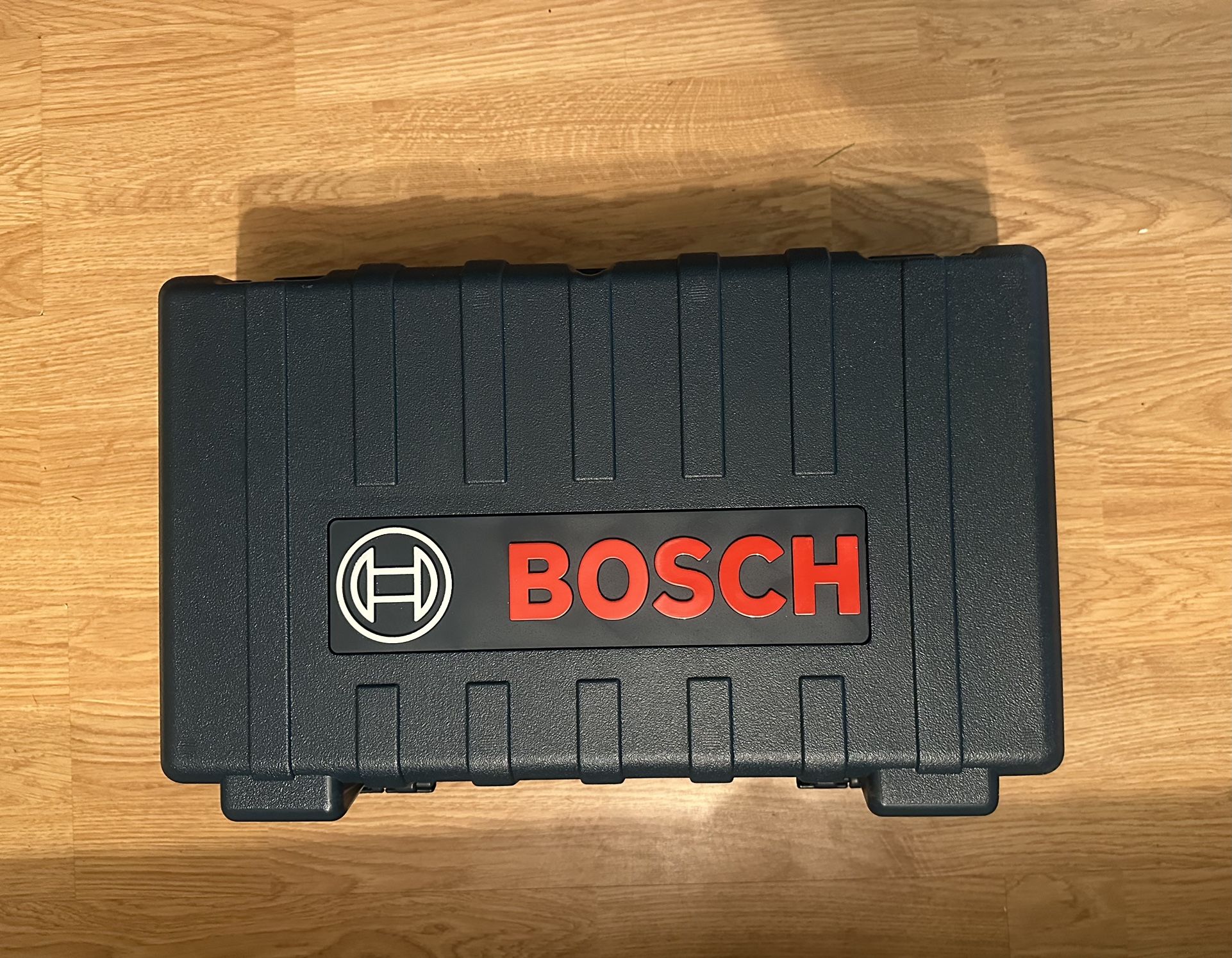 Bosch 165-ft Green Self-Leveling Cross-line Laser Level Kit 12V battery + Charger Included  Model #GCL100-80CG