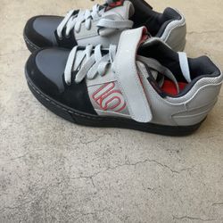 Semi Brand New Mountain Bike Cleats Size 10.5 