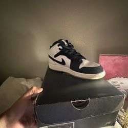 Nike Air Jordan 1 Mid SE Shoes