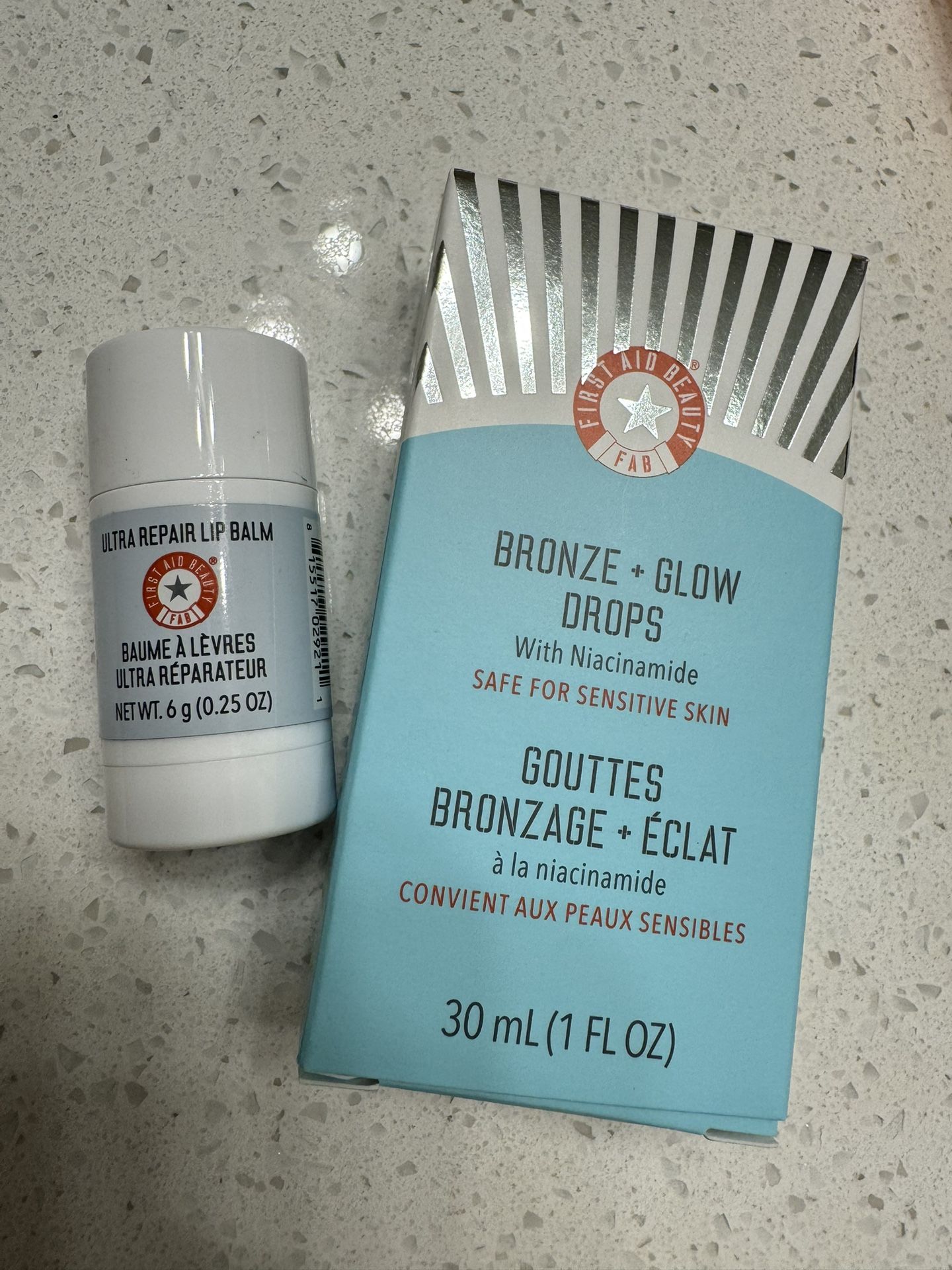 First aid beauty Bronze + glow drops & Lip Balm