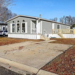 Updated 2 bedroom 2 bath ready to move In