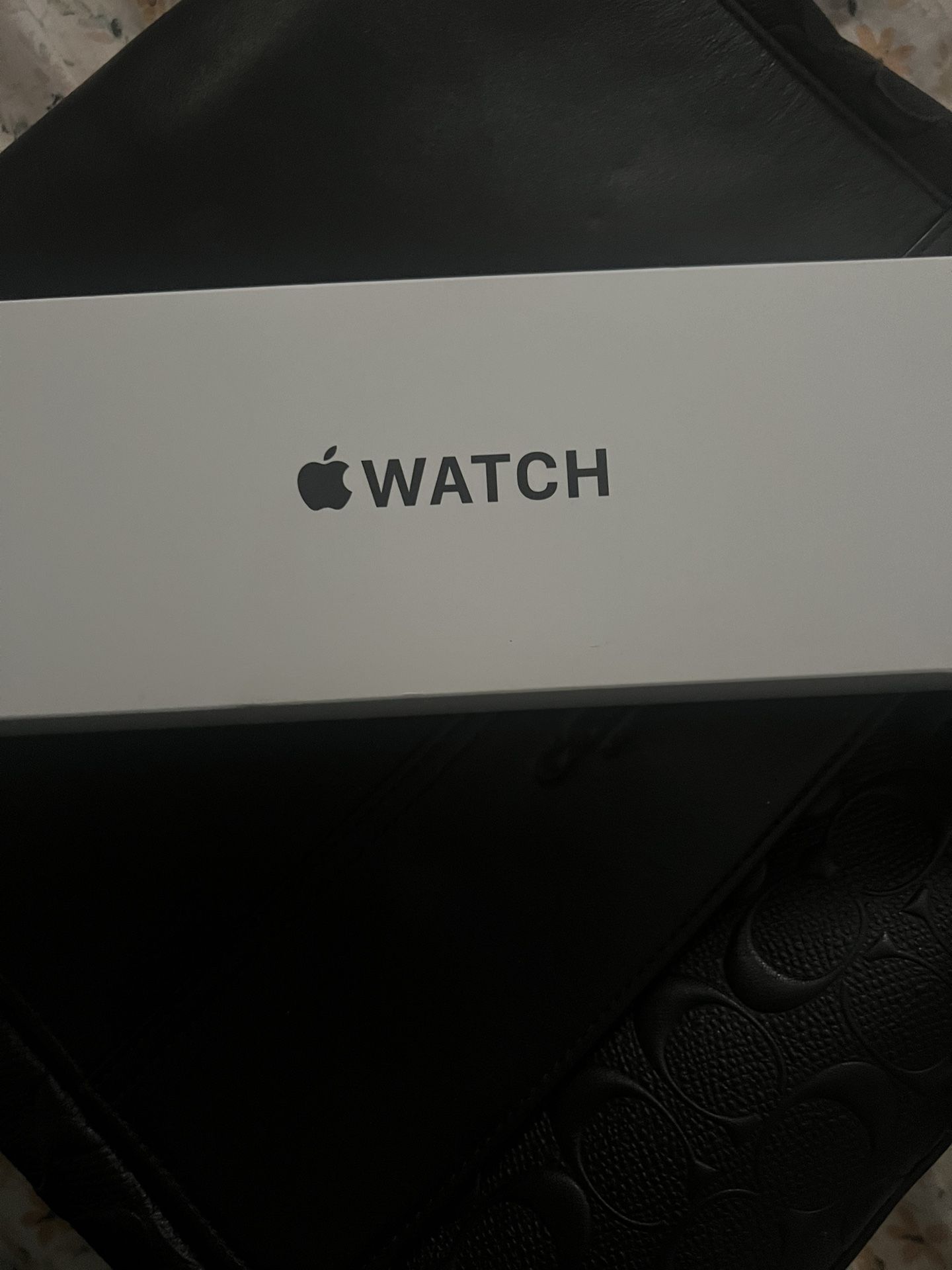 SE Starlight Apple Watch 40mm Was 250 Now $180🔥