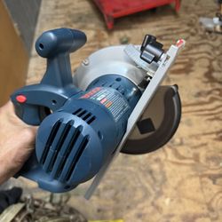 Bosch GKS 190 Professional circular saw. With Battery , Battery Charger, along with circular blade, And Case