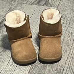 BABY UGG  BOOTS SIZE 2-3