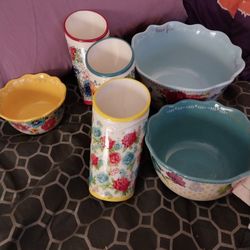 The Pioneer Woman Floral Medley Yellow Blue And Red And 3 Dinnerware 6 Set For 60 Dollars 