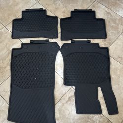 Mercedes GLC car mats good condition