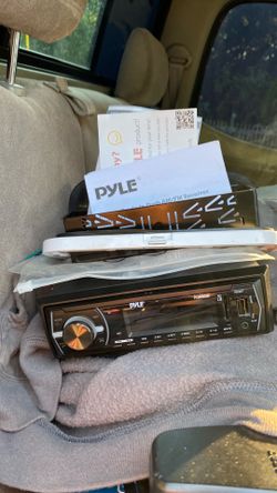 Pyle vehicle am/fm/satellite/ aux input/ Bluetooth compatible/and cd input call options available