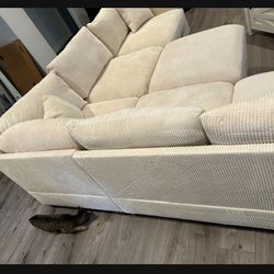 New Corduroy Sectional Couch! Includes Free Delivery 🚚! Free Assembly! Removable Covers!