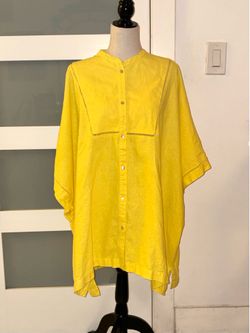Lolita's signature yellow linen blouse with a cape sleeve design and lace details. Size: Oversize L