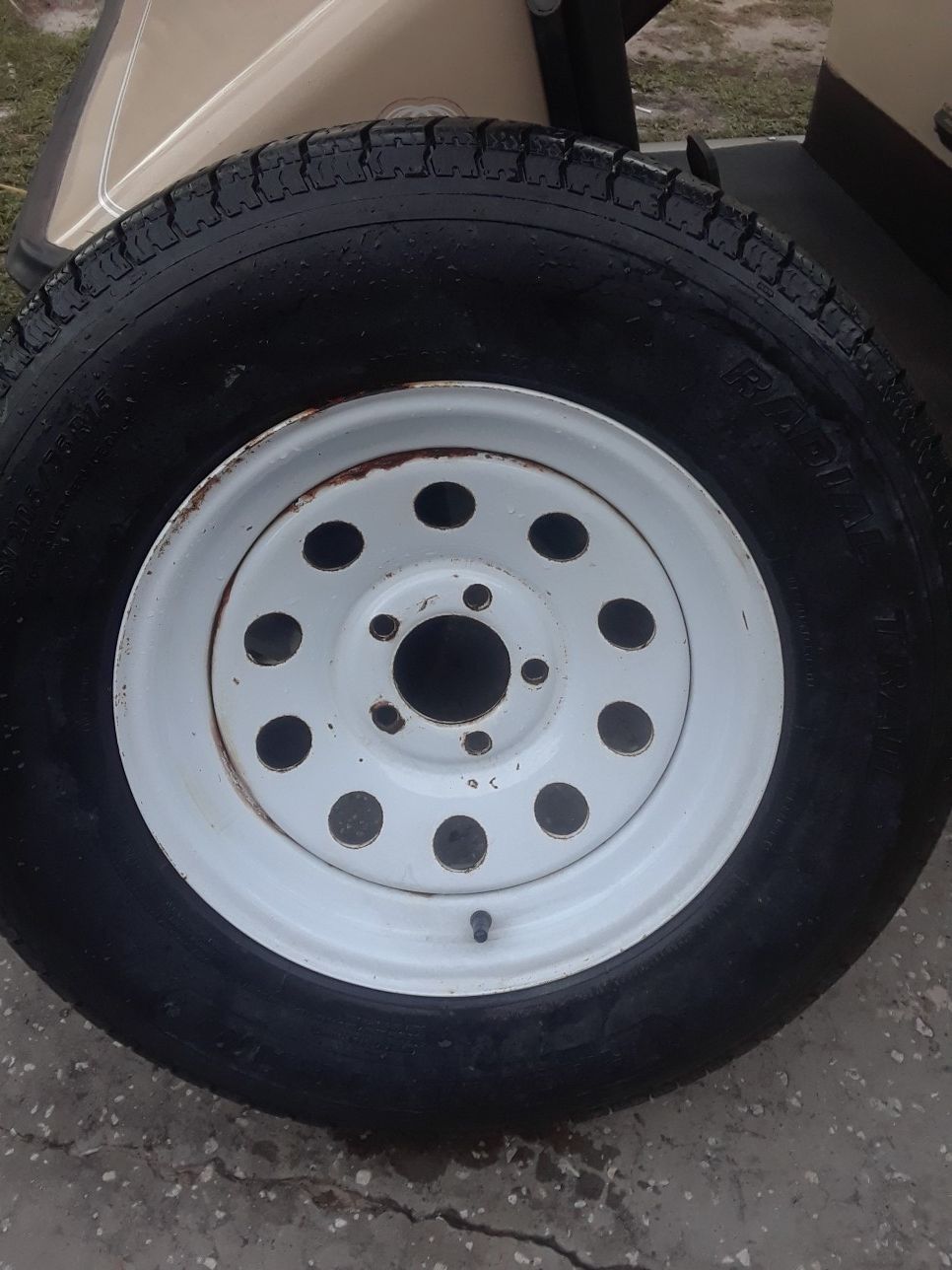 trailor tire like new.