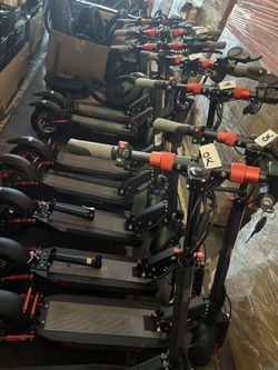 Wholesale available M4 Electric Scooter for Adults Escooter without Seat Off Road E Scooter 25-30mph Fast 300 Lbs+ Electric Scooters range 31 Miles