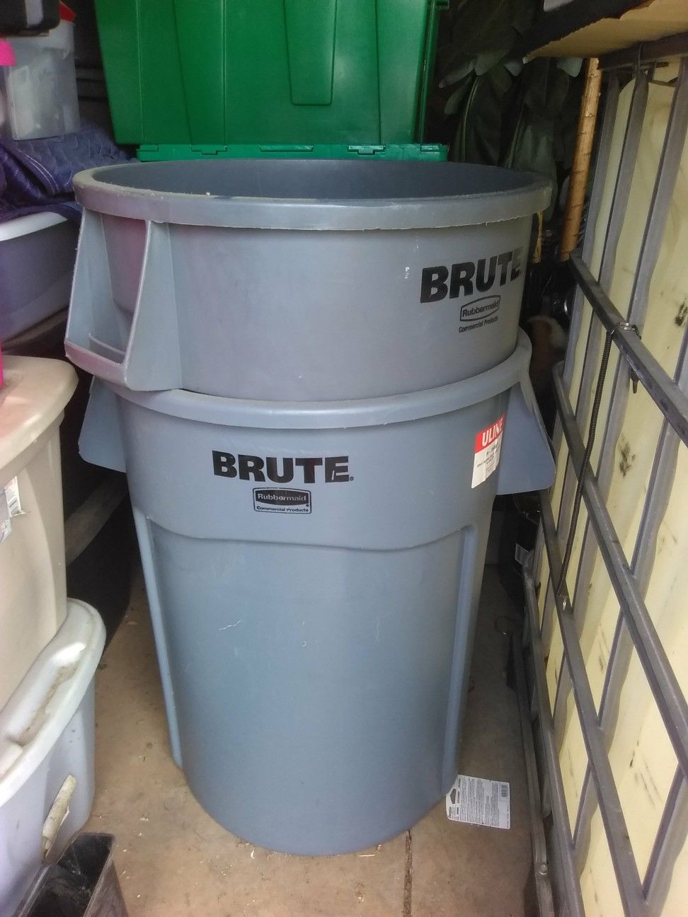 TWO BRUTE 44 GALLONS TRASH CAN