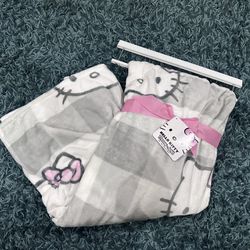 Hello Kitty Gingham And Bow Blanket 