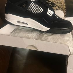 Jordan 4 white thunder THUNDER