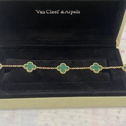 Van Cleef & Arpels Classic Four-Leaf Clover Bracelet In Rich Green 