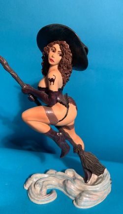 Collectible woman action statue figur