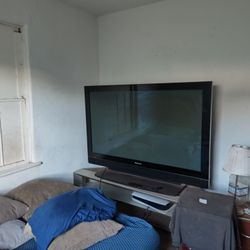 SELLING MY PIONEER TV 