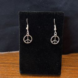 New Silver Tone Peace Sign Earrings 