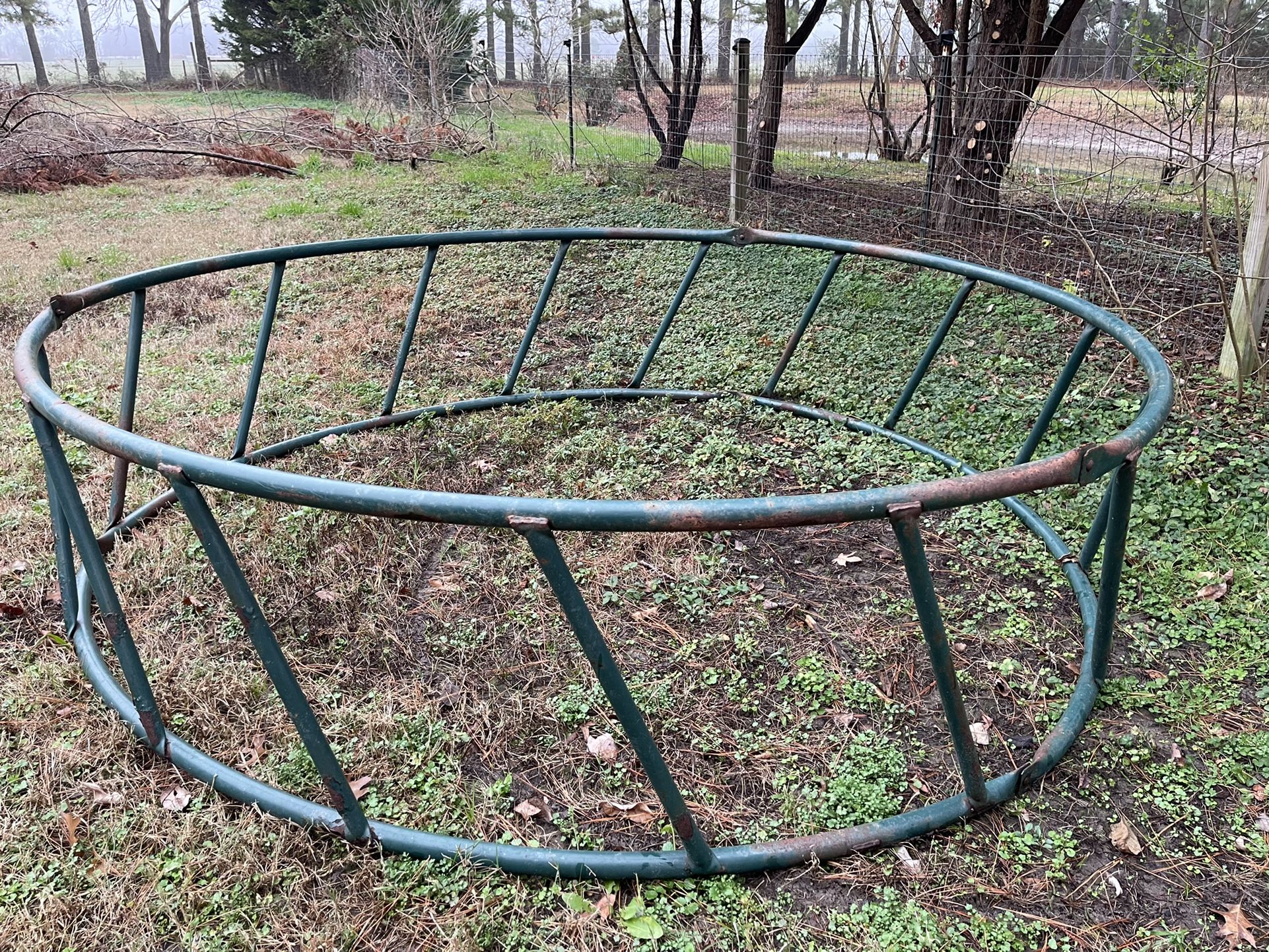 Round bale feeder for your livestock 