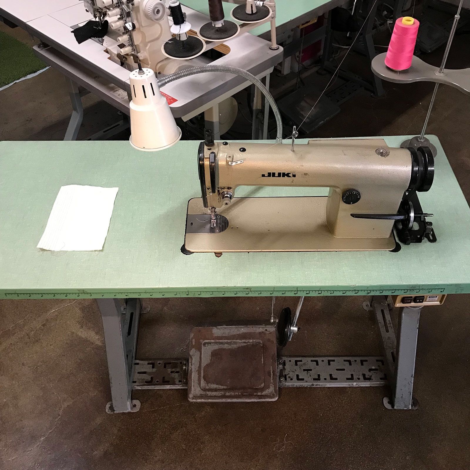 Juki DDL-555 Industrial Sewing Machine Single Needle Lockstitch Japan Runs Sews