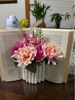 Book centerpieces