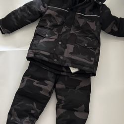 Kids ski bib & jacket, camo pattern, new with tags, great for snow or rain !!
