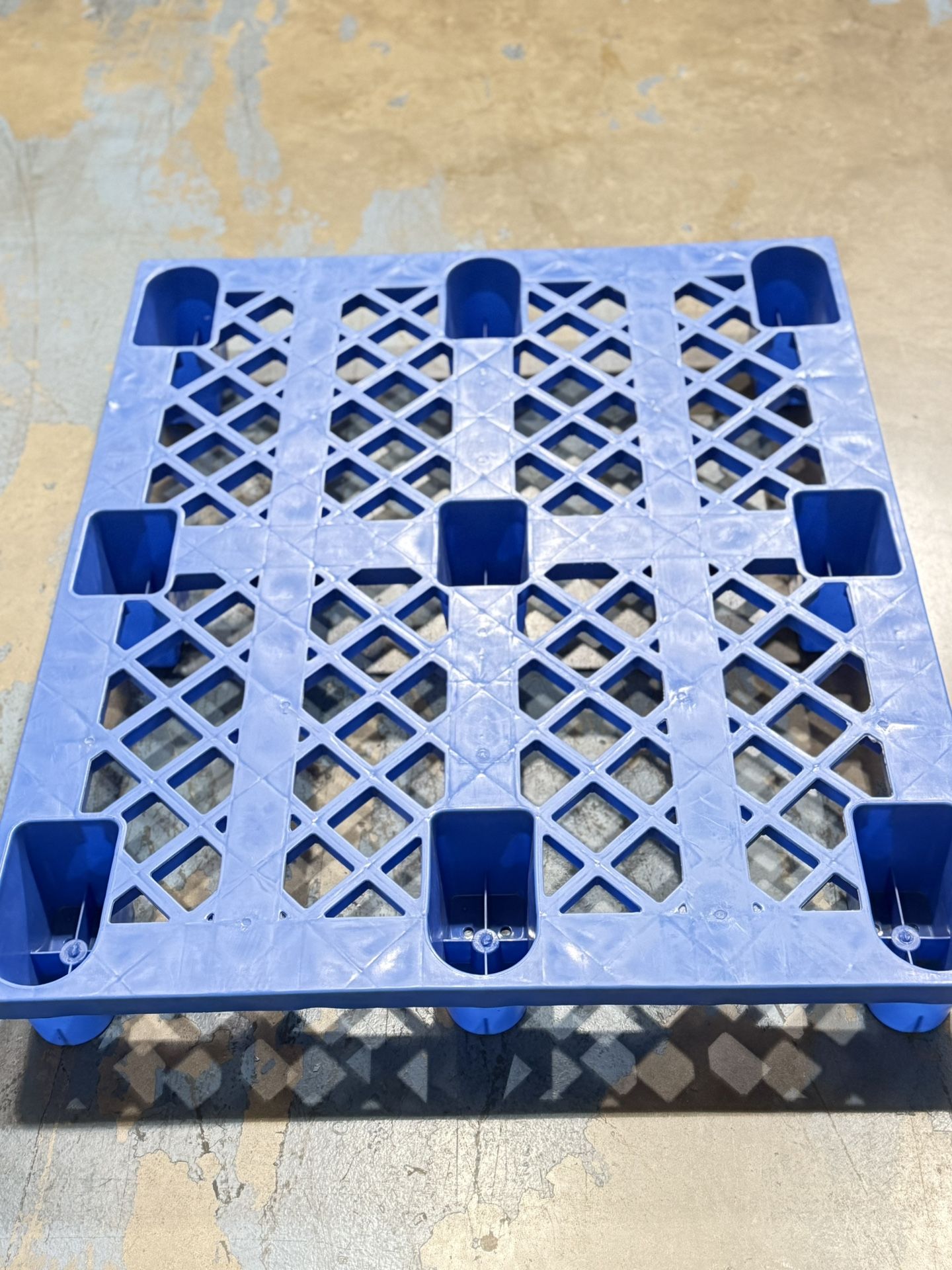 Plastic Stackable Pallets 40 x 48 x 6