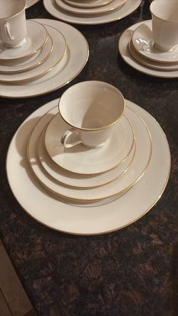 Lenox Hawthorne China 5 piece sets