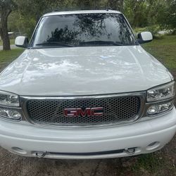 2006 GMC YUKON XL DENALI . $ 4200 NEGOTIABLE 