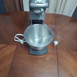 4.7 Q  Farberware Two Attachments 