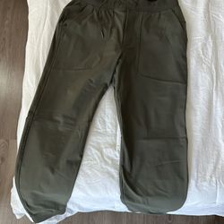 LULULEMON PANTS (MEDIUM) 