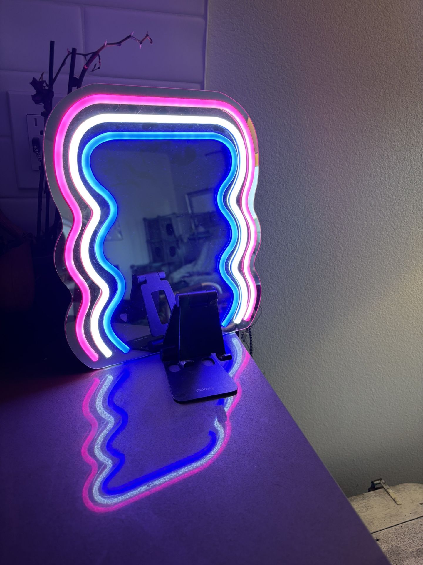 Neon Wavy Mirror