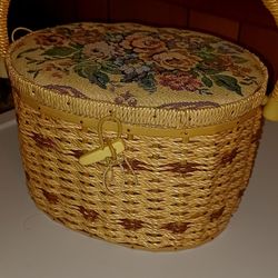 Beautifuly Preserved, Vintage Embroidery Sewing Box 