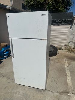 FREE FRIDGR  Frigidaire