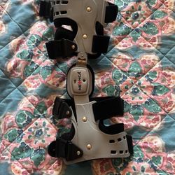 Knee Brace 