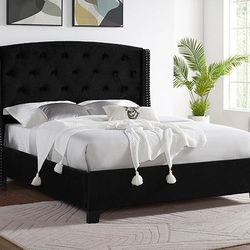 Queen Size Black Upholstered Bed Frame  /  Mattress Included.      Cama Medida Queen Color Negra / Colchon Incluido 
