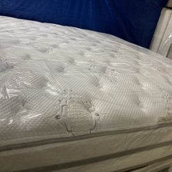 King Simmons beauty rest mattress with box springs. 300. Must go this week. I can also delivered