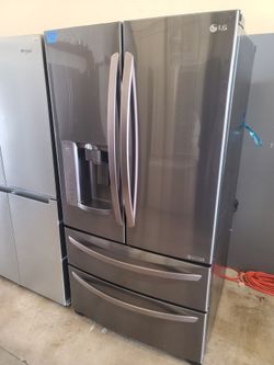 LG BLACK FRENCH DOORS REFRIGERATOR
