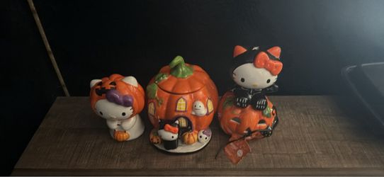Hello Kitty Halloween Ceramic Figurine Set