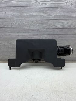 2014-2018 Chevy Silverado 1500 5.3L Air Cleaner Intake Duct