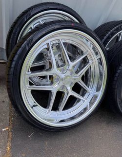 NEW staggered 22x9 and 22x10 rears also have them in 22x11 rears. Polished wheels with lexani tires