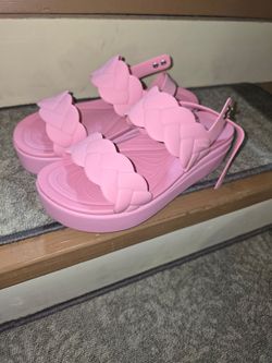 Crocs Women's Brooklyn Braided Platform Sandals – Pink – Excellent Condition size 9