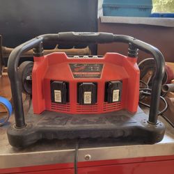 Milwaukee 3 Port Battery Charger Spring Loaded 