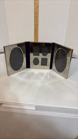 TRI-FOLD PHOTO FRAME