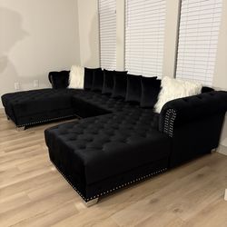 New in Box High end Black Velvet sectional Couch