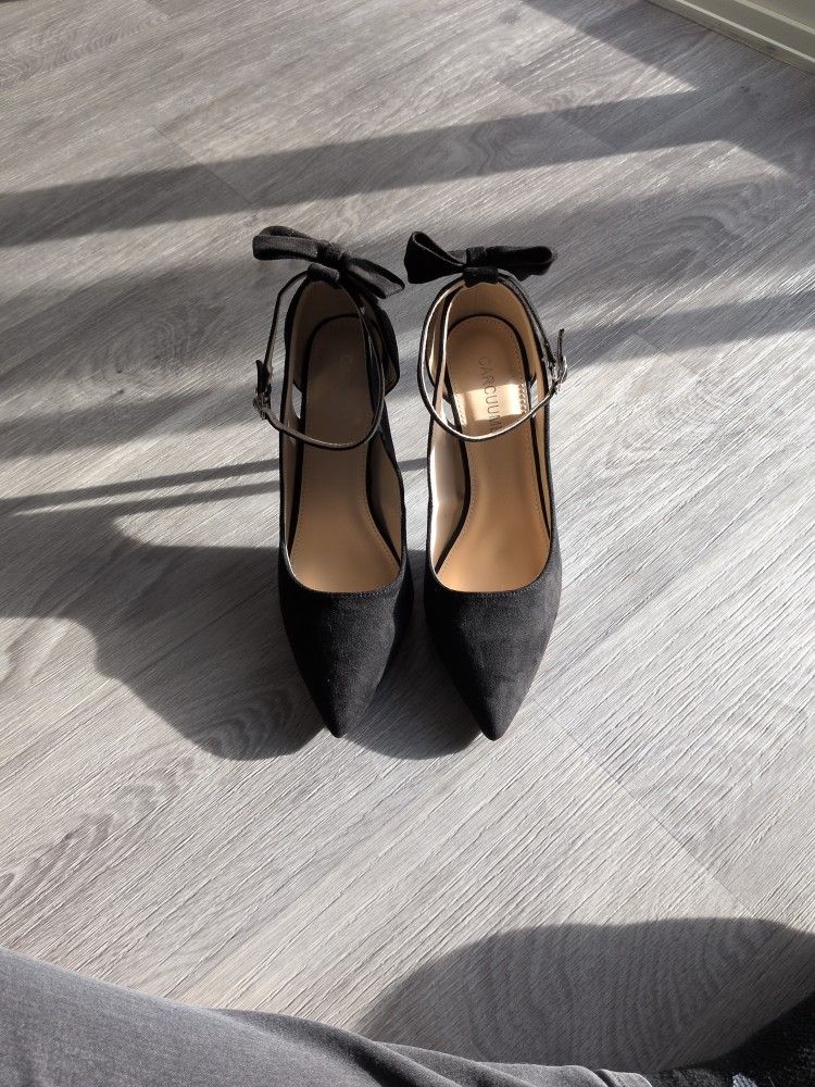 Black Pointed Toe Pumps
